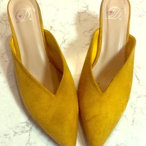 Mustard fashion kitty heel with pointy toe